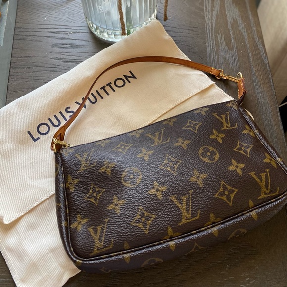 Authentic Louis Vuitton Pochette - Picture 2 of 13